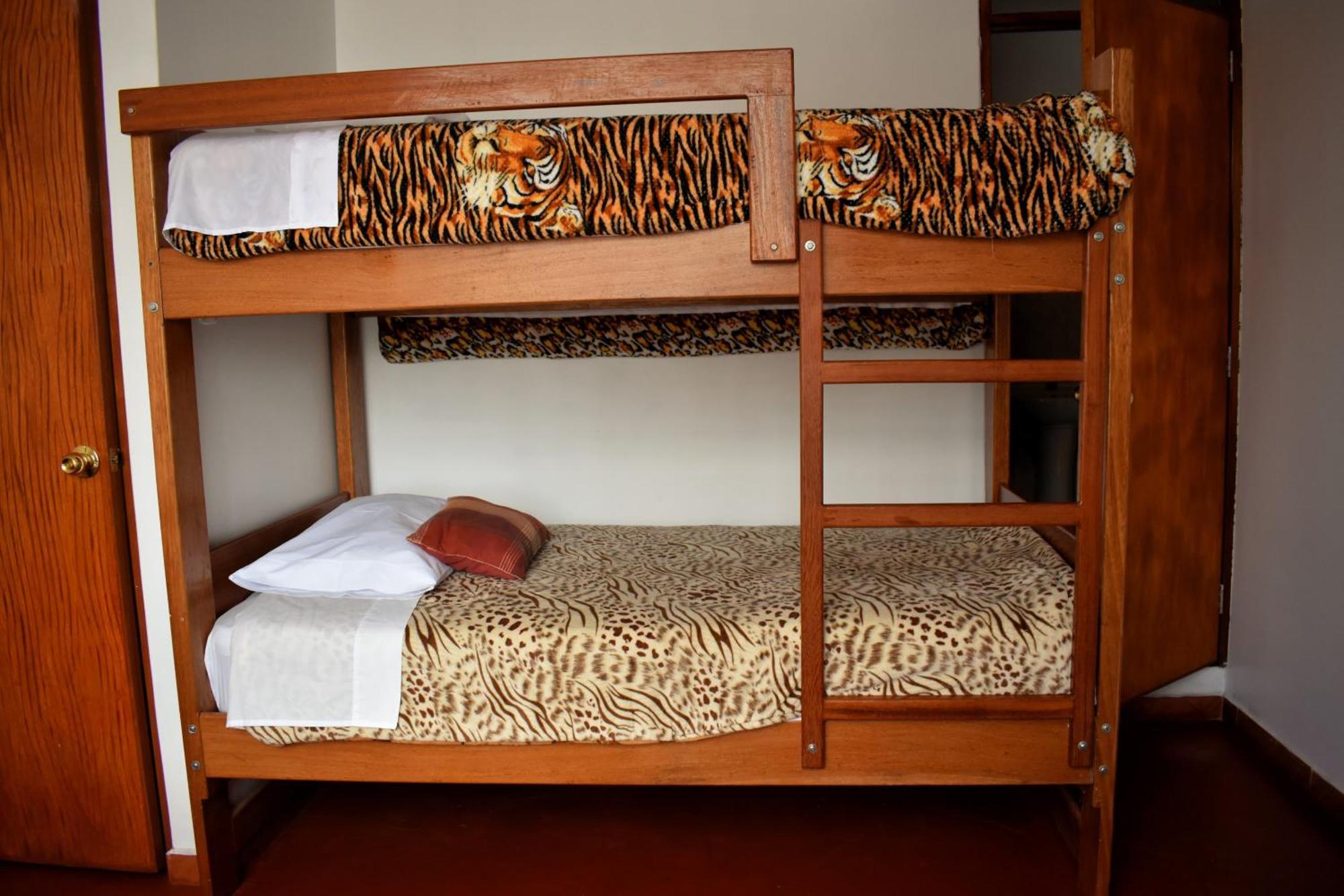 Suzet House Guest House Оксапампа Екстериор снимка